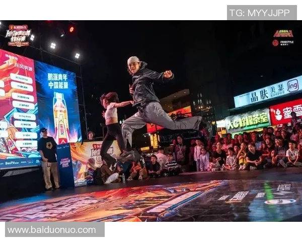 杭州街舞队在世界攀岩锦标赛中以60分领先其他队伍展现强劲实力